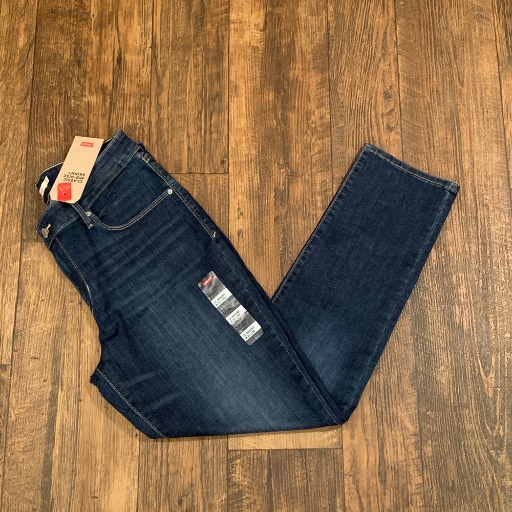 NWT Levi’s Classic Midrise Skinny Jeans